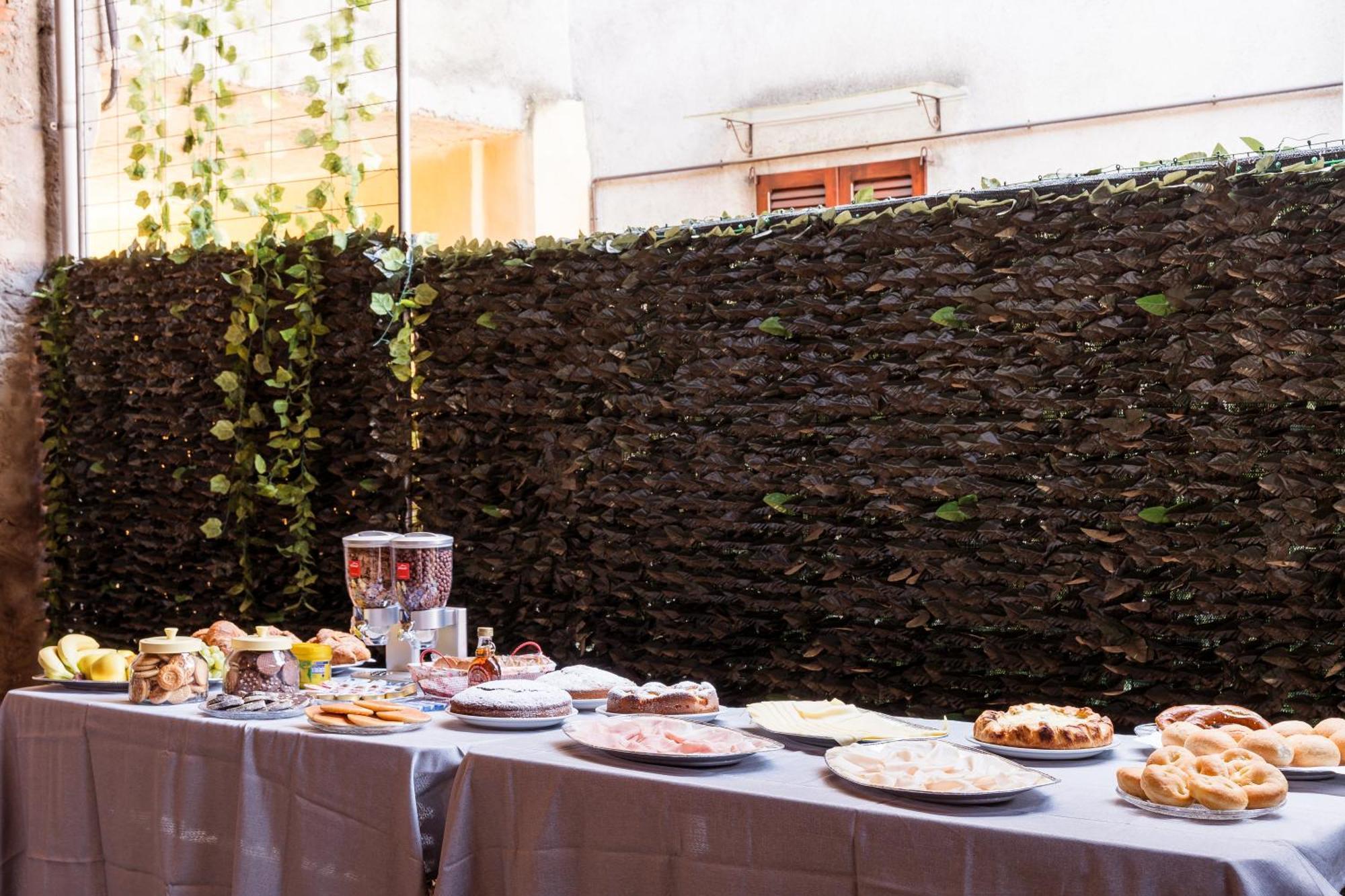 B&B La Corte And Home Restaurant - Free Parking - 10 Minutes To The Lake And Centre Tavernerio Exteriér fotografie