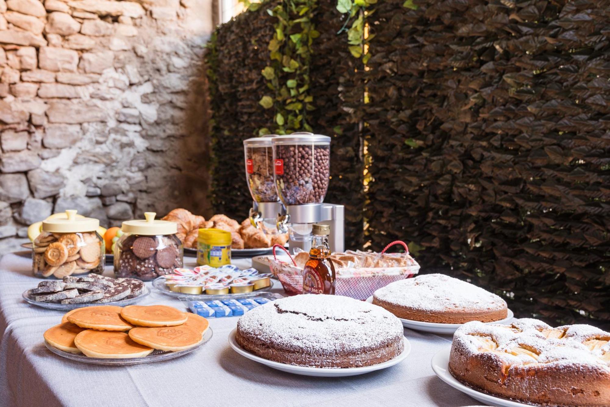 B&B La Corte And Home Restaurant - Free Parking - 10 Minutes To The Lake And Centre Tavernerio Exteriér fotografie