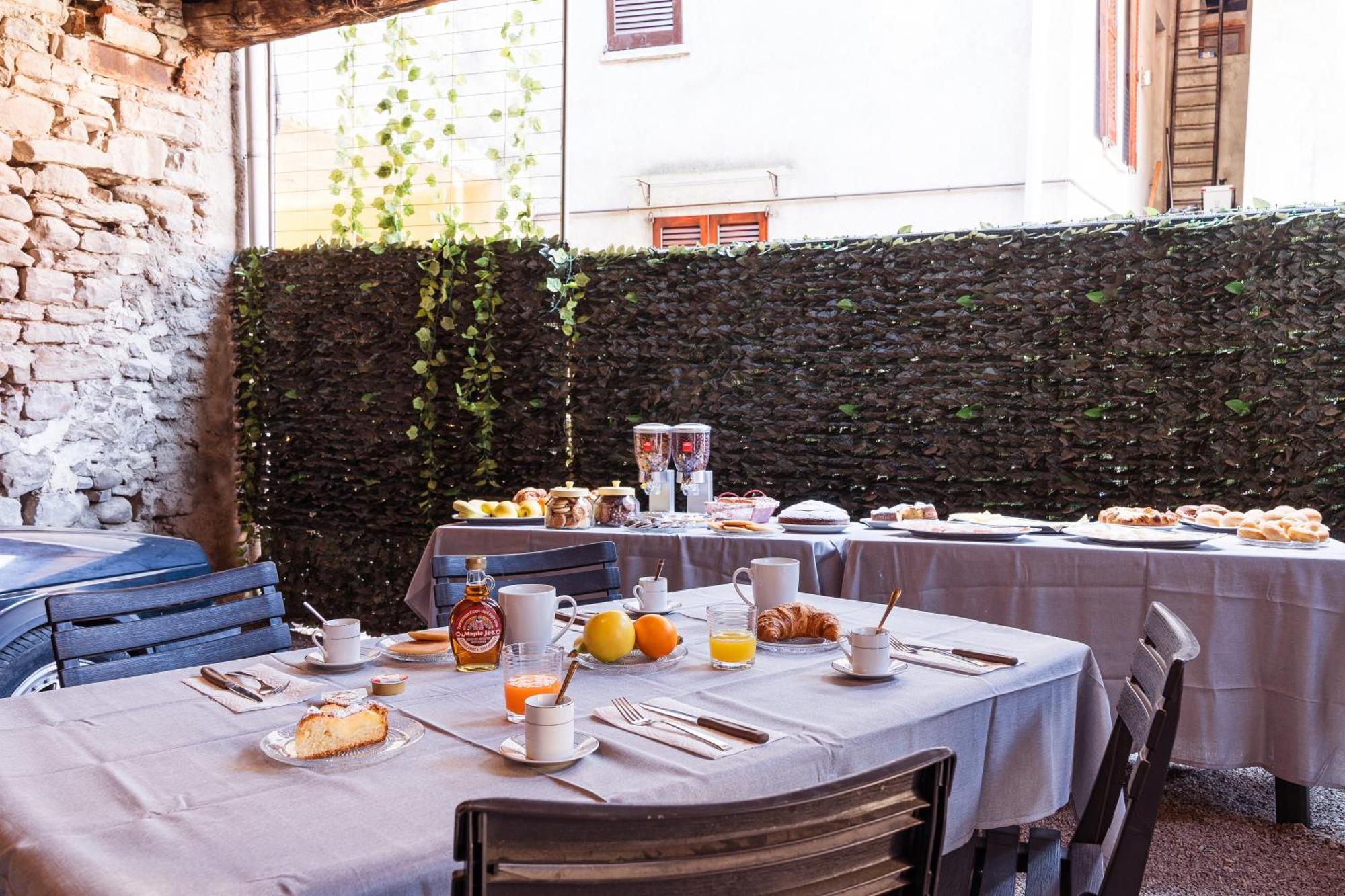 B&B La Corte And Home Restaurant - Free Parking - 10 Minutes To The Lake And Centre Tavernerio Exteriér fotografie