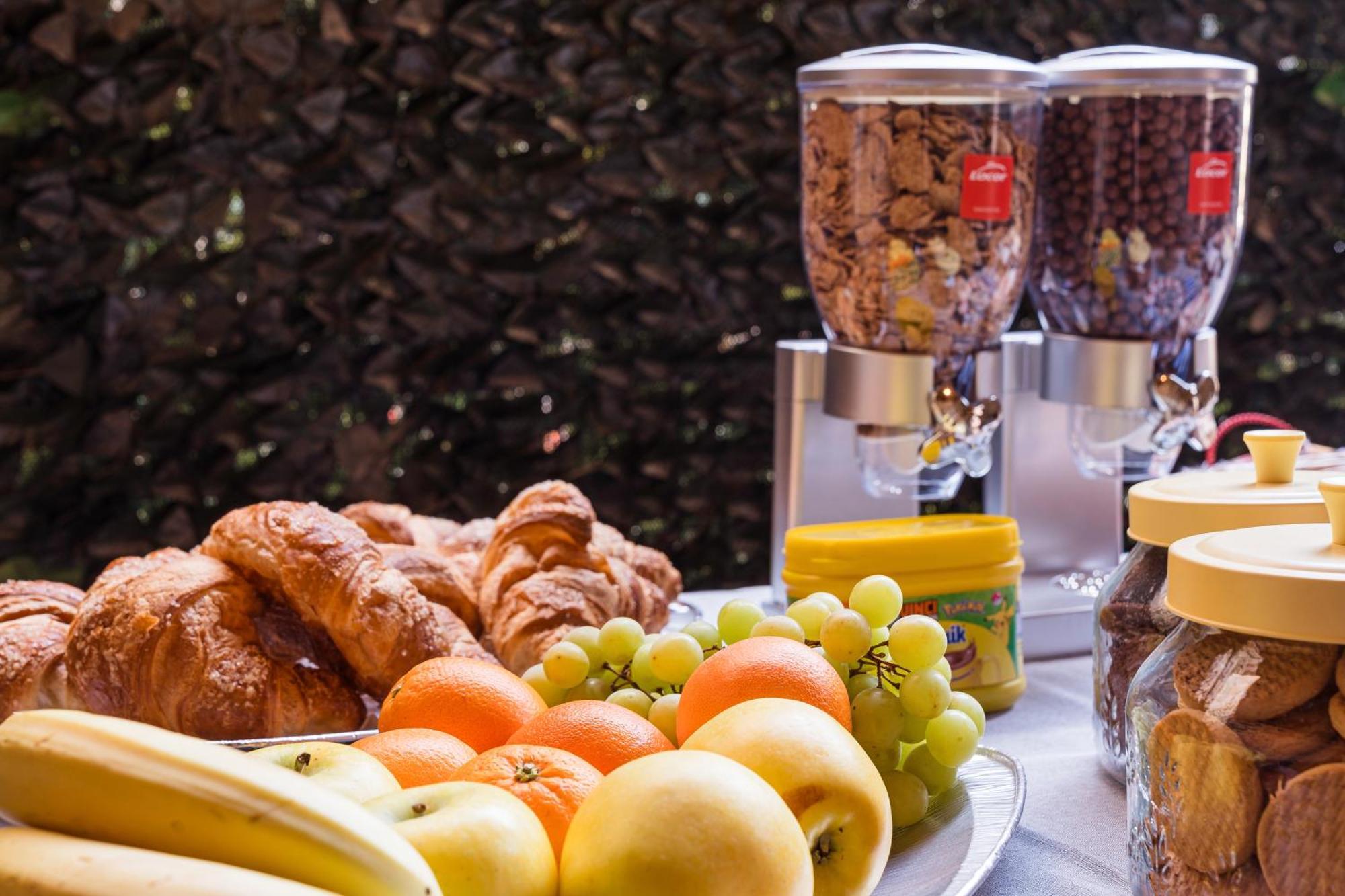 B&B La Corte And Home Restaurant - Free Parking - 10 Minutes To The Lake And Centre Como Exteriér fotografie