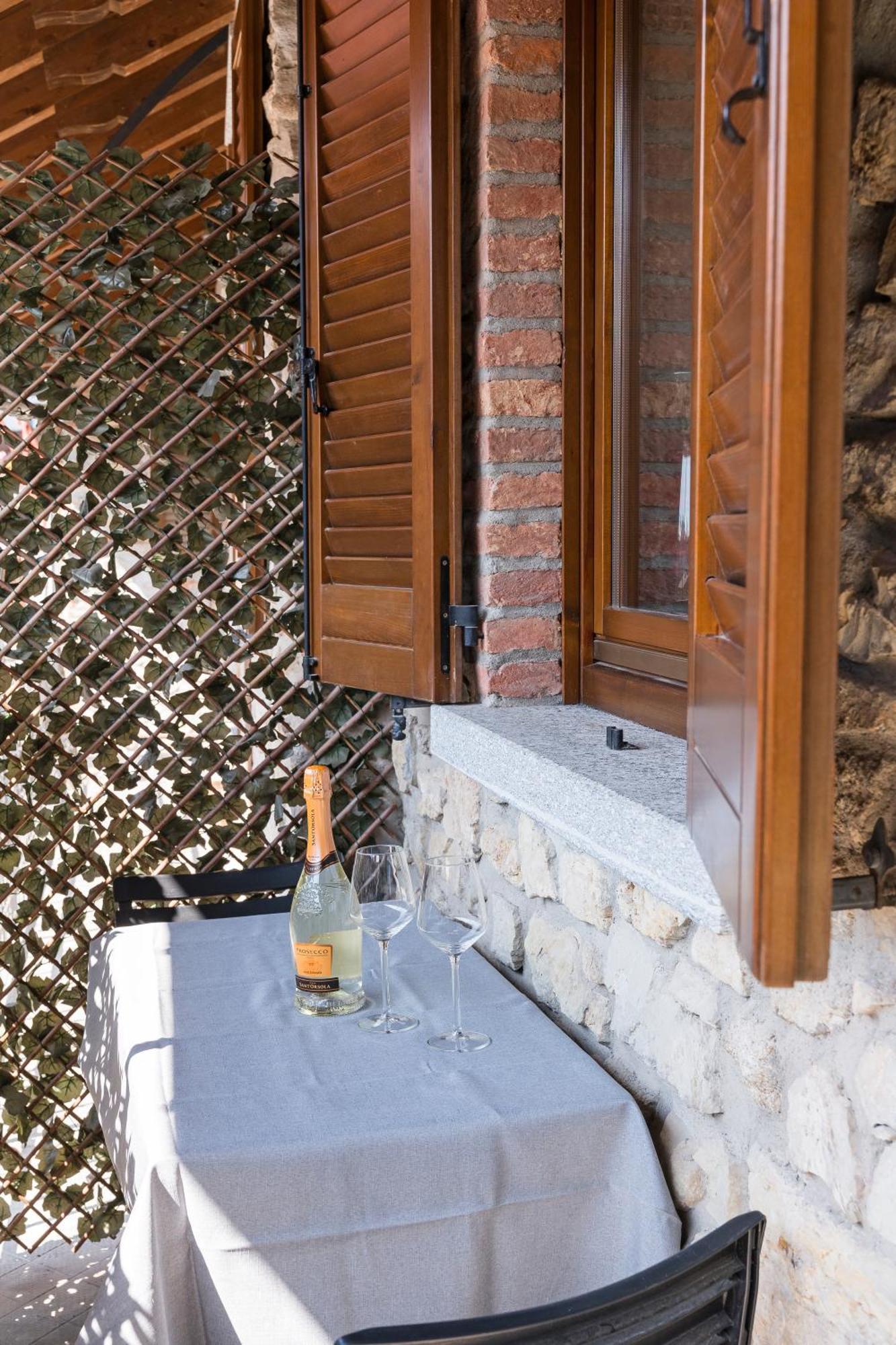 B&B La Corte And Home Restaurant - Free Parking - 10 Minutes To The Lake And Centre Tavernerio Exteriér fotografie