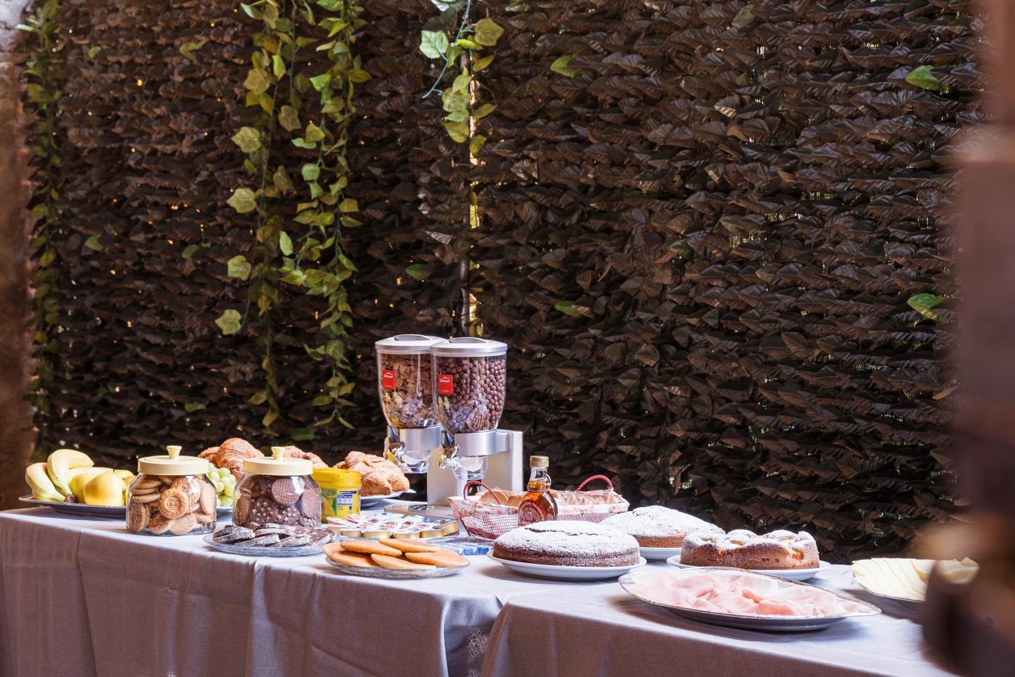 B&B La Corte And Home Restaurant - Free Parking - 10 Minutes To The Lake And Centre Como Exteriér fotografie