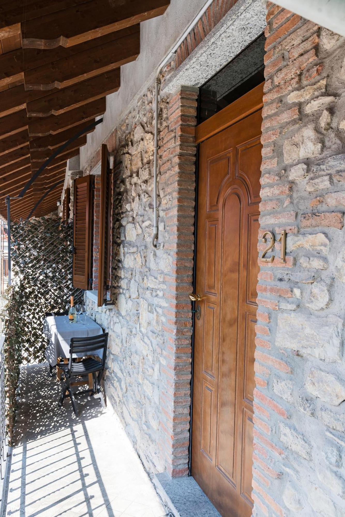 B&B La Corte And Home Restaurant - Free Parking - 10 Minutes To The Lake And Centre Tavernerio Exteriér fotografie