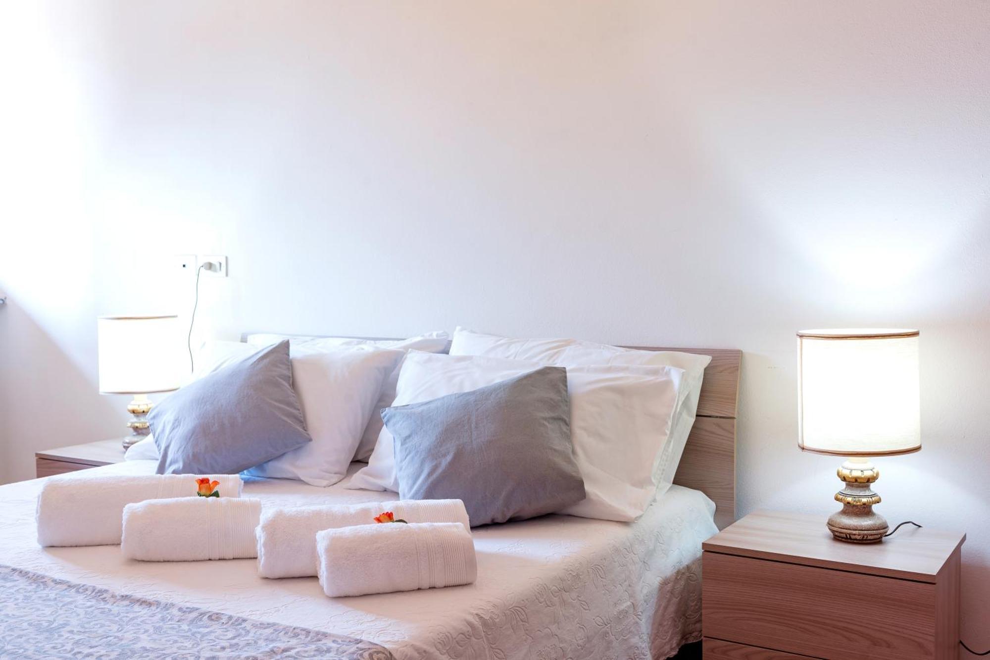 B&B La Corte And Home Restaurant - Free Parking - 10 Minutes To The Lake And Centre Como Exteriér fotografie