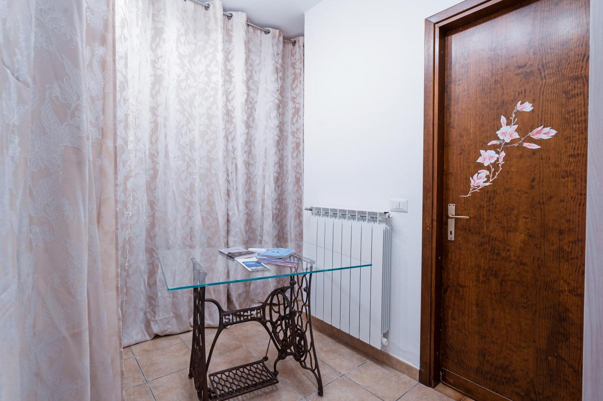 B&B La Corte And Home Restaurant - Free Parking - 10 Minutes To The Lake And Centre Tavernerio Exteriér fotografie