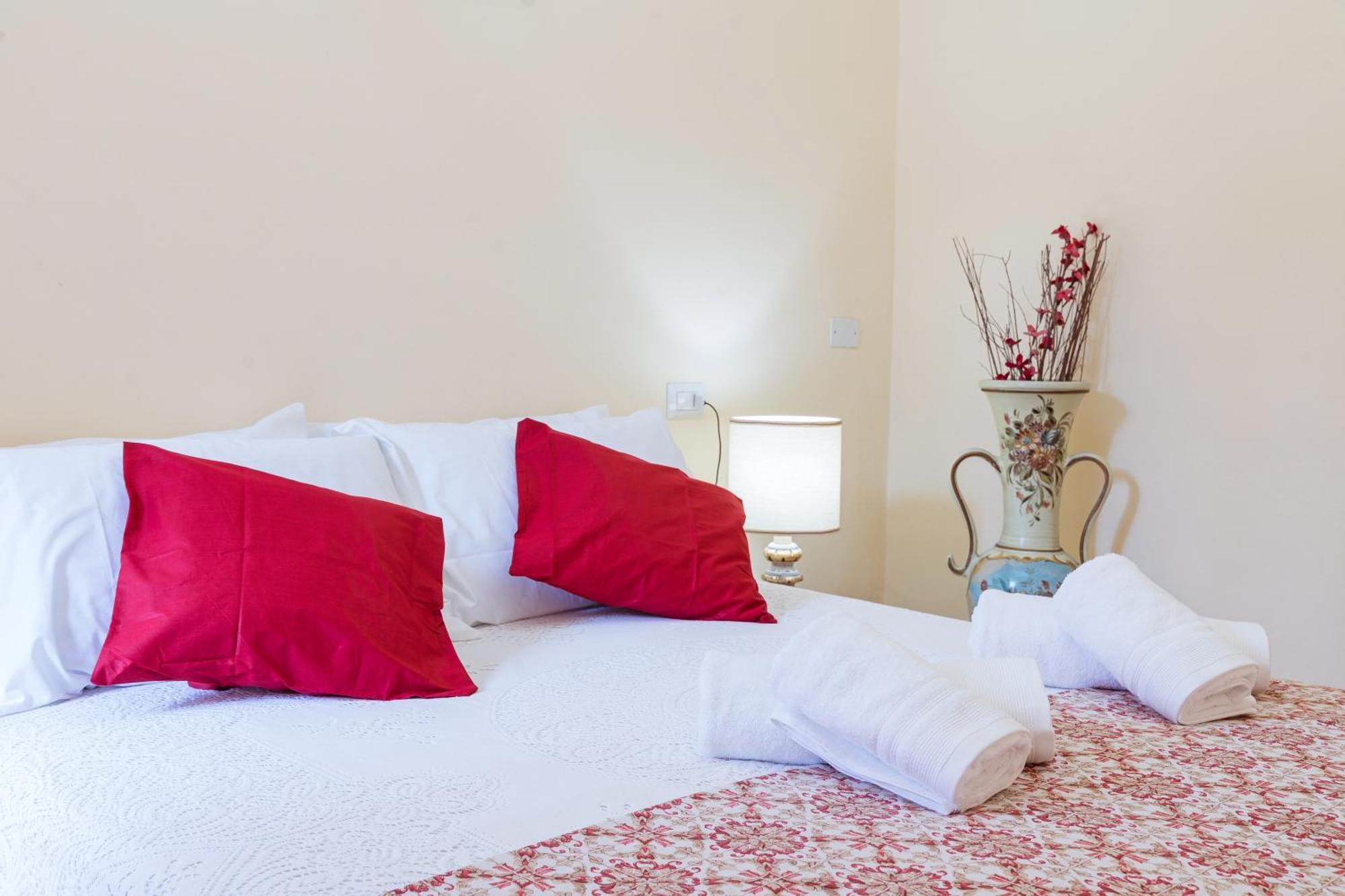 B&B La Corte And Home Restaurant - Free Parking - 10 Minutes To The Lake And Centre Tavernerio Exteriér fotografie