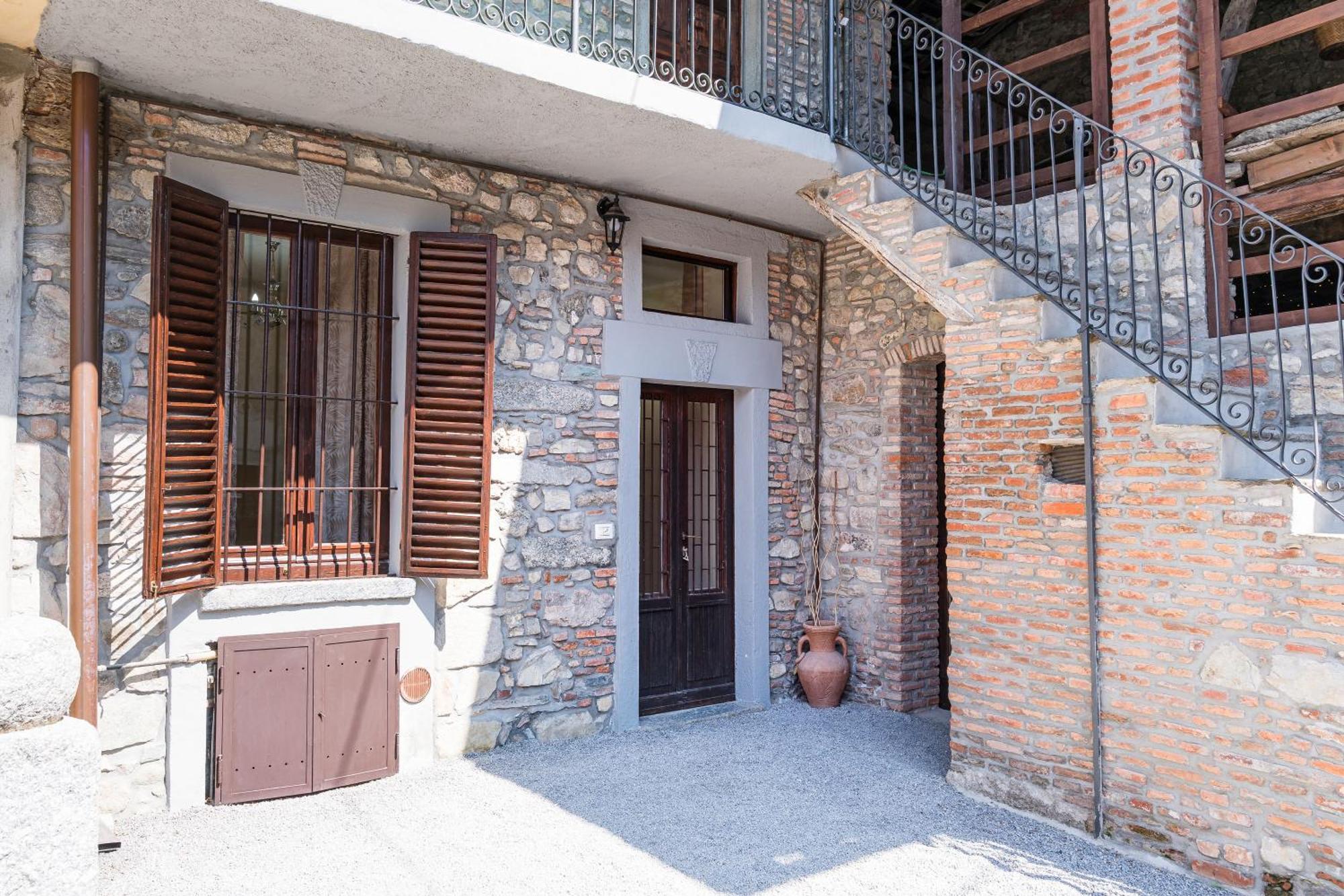 B&B La Corte And Home Restaurant - Free Parking - 10 Minutes To The Lake And Centre Tavernerio Exteriér fotografie